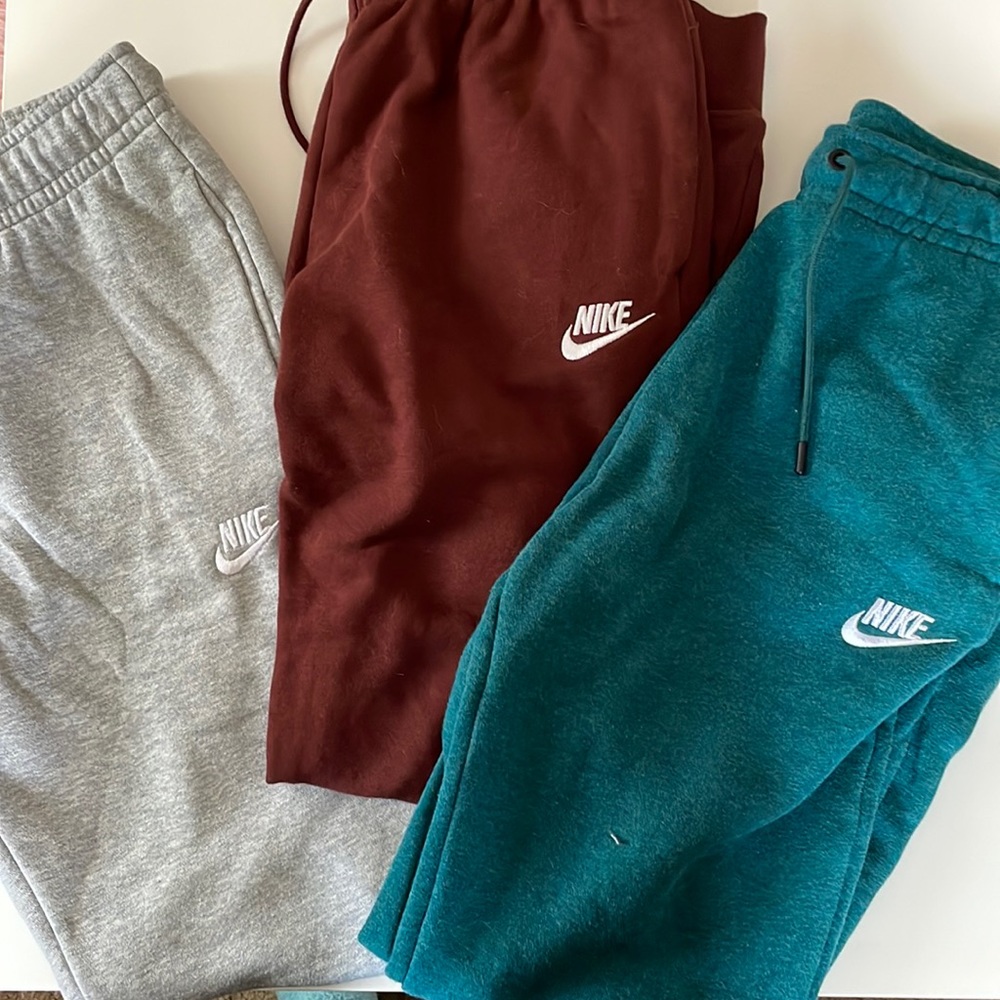3 Nike sweatpants for 30 or one for 10